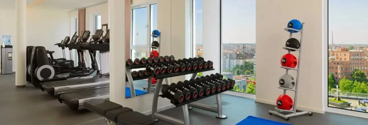 Fitnessbereich mit Kardiogeräten im Carlton SPA Nürnberg